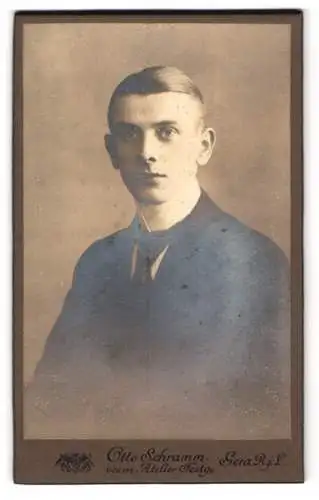 Fotografie Otto Schramm, Gera, Portrait eines jungen Mannes