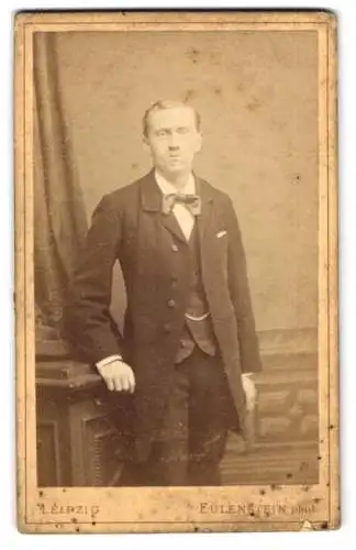 Fotografie Eulenstein, Leipzig, Zeitzer Strasse 34, Portrait eines eleganten Herren