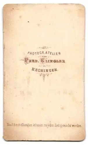 Fotografie Ferd. Klingler, Hechingen, Porträt eines ernst blickenden Herrn im Anzug