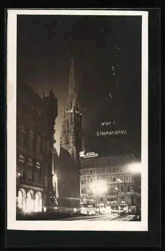 AK Wien, Stephansplatz mit Domhotel und Dom bei Nacht