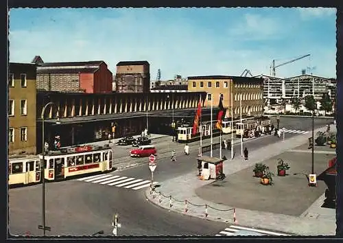 AK Ludwigshafen / Rhein, Hauptbahnhof mit Strassenbahnen