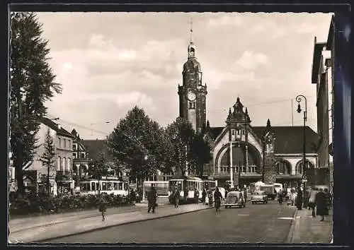 AK Krefeld, Hauptbahnhof mit Strassenbahn