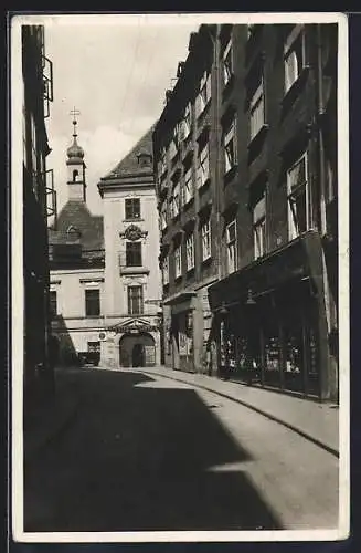 AK Wien, Heiligenkreuzerhof mit Basiliskenhaus