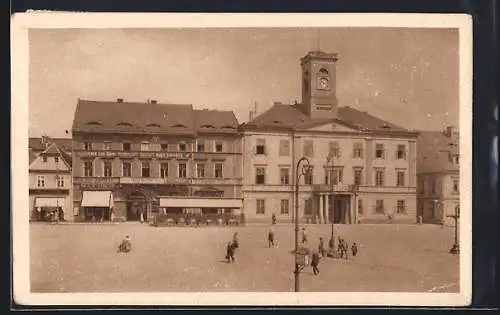 AK Aussig /Elbe, Marktplatz mit Bürgern und Geschäften