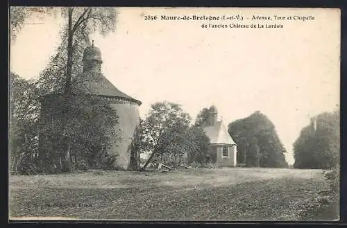 AK Maure-de-Bretagne, Avenue, Tour et Chapelle de l`ancien Château de La Lardais