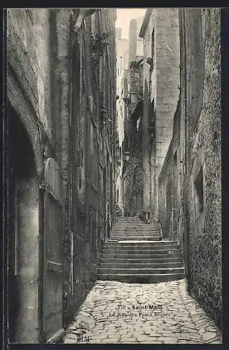 AK Saint-Malo, La Rue des Petits Degrès