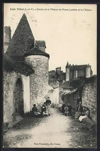 AK Vitré, Entrée de la Maison de Pierre Landais et le Château