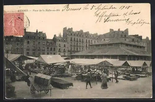 AK Rennes, Place de la Halle-au-Blé avec marché animé