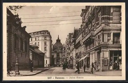 AK Rennes, rue Jules Simon mit Gebäuden und Passanten