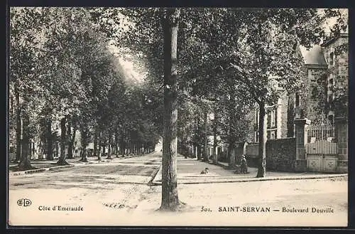 AK Saint-Servan, Boulevard Douville avec arbres et bâtiments historiques