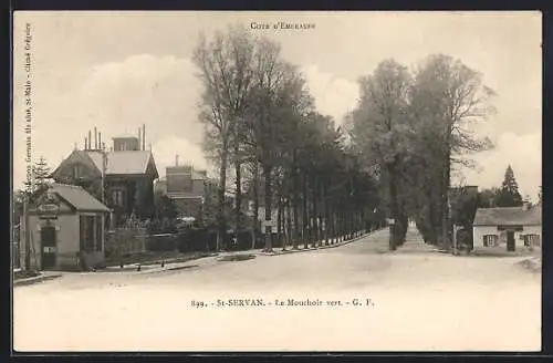 AK St-Servan, le Mouchoir vert, allée bordée d`arbres et bâtiments adjacents