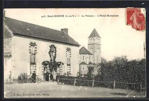 AK Saint-Didier, La Peinière, L`Hôtel-Restaurant avec une église en arrière-plan