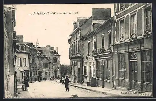 AK Saint-Méen, rue de Gaël avec des passants et des maisons anciennes