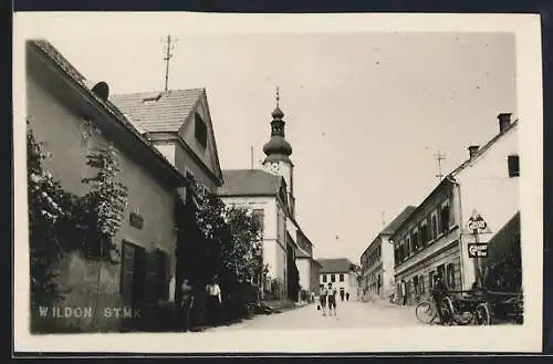 AK Wildon /Smtk., Strassenpartie mit Reklame für Gösser Bier