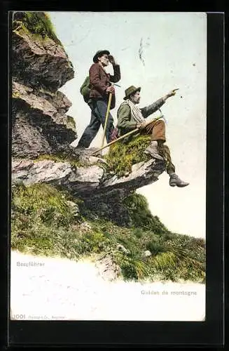 AK Bergsteiger sitzen auf einem Felsen und schauen in die Ferne