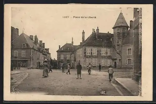 AK Luzy, Place de la Liberté