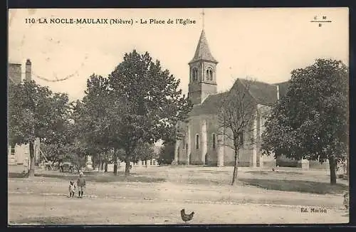 AK Nocle-Maulaix /Nièvre, La Place de l`Eglise