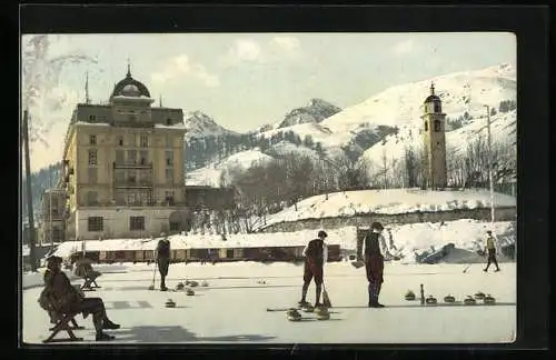 AK Männer beim Curling auf einer Eisfläche