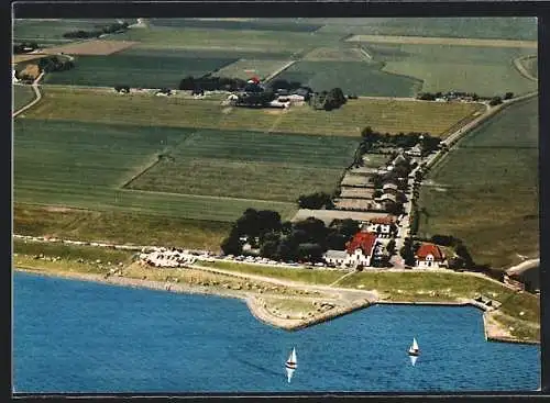 AK Warwerort an der Nordsee, Strandhotel Das weisse Haus am Meer, Bes. Karl-Heinz Voss, Fliegeraufnahme