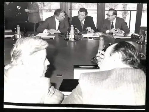 Fotografie WEREK, München, Treffen mit Unionern Strauss, Kohl, Zimmermann, Bundeskanzler Schmidt und Genscher, 24.01.1980