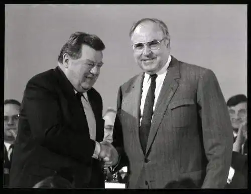 Fotografie WEREK, München, Bundeskanzler Helmut Kohl und CSU-Chef Franz Josef Strauss beim CSU-Kongress 1986