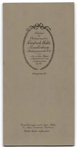 Fotografie Fr. Meltz, Quedlinburg, Heiligegeiststr. 11-12, Zwei Damen in eleganter Kleidung