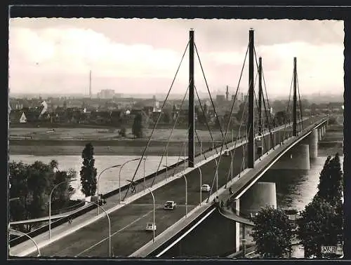 AK Düsseldorf, Rheinbrücke mit Stadtblick