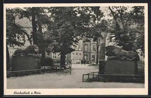 AK Kleinheubach a. Main, Strassenpartie mit Löwendenkmal