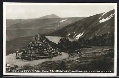 AK Steinseiffen /Riesengebirge, Donatdenkmal am Grossen Teich, Blick z. Hampelbaude und Schneek.