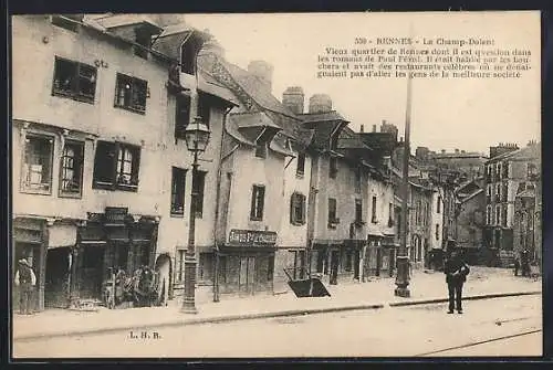 AK Rennes, Le Champ-Dolent, vieux quartier avec maisons et lampadaires