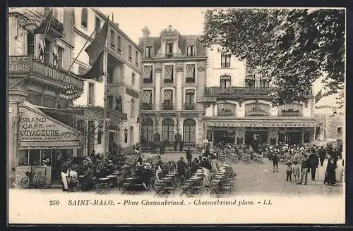 AK Saint-Malo, Place Chateaubriand mit Cafés und Menschen im Freien