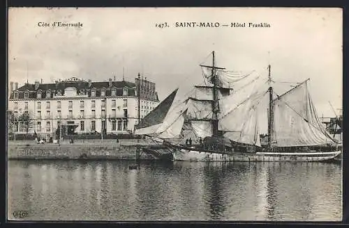 AK Saint-Malo, Hôtel Franklin et voilier sur la Côte d`Émeraude