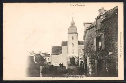 AK Saint-Enogat, l`église avec maisons en pierre