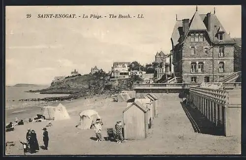 AK Saint-Énogat, la plage avec cabines et promeneurs