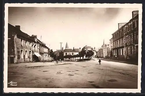 AK Hédé /I.-et-V., La Place et la Mairie