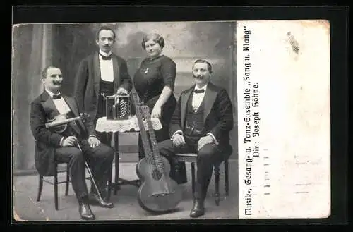 AK Musiker des Ensembles Sang u. Klang mit Instrumenten