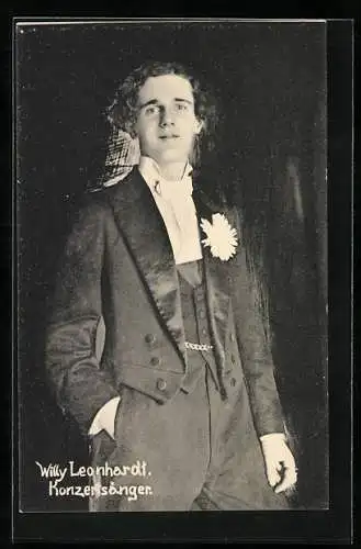 AK Konzertsänger Willy Leonhardt, Portrait mit Ansteckblume