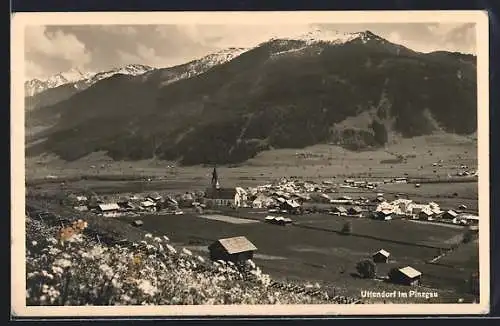 AK Uttendorf im Pinzgau, Gesamtansicht gegen die Berge