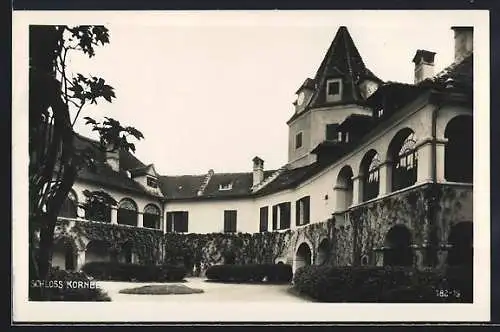 AK Riegersburg /Steiermark, Schloss Kornberg mit Innenhof