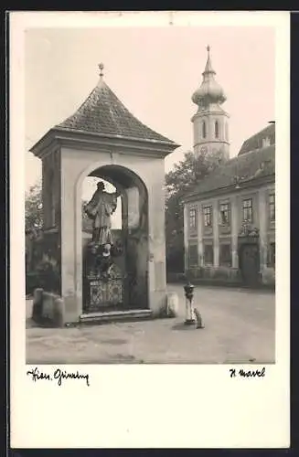 AK Wien, Grinzing, Nepomuk mit Kirchturm im Hintergrund