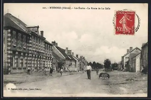 AK Myennes /Nièvre, Les Écoles, La Route de La Celle