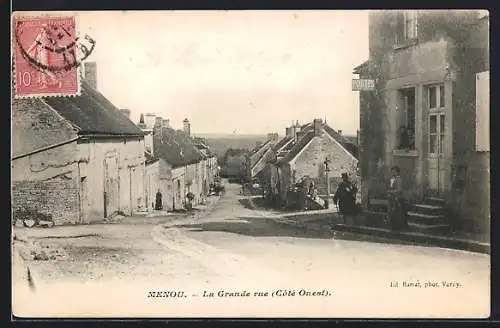 AK Menou, La Grande rue, Coté Onest