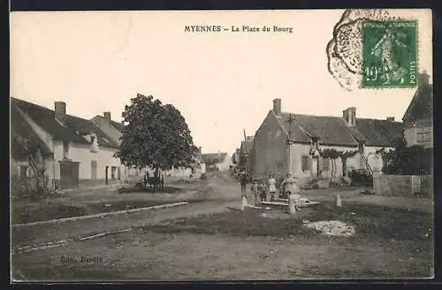 AK Myennes, La Place du Bourg