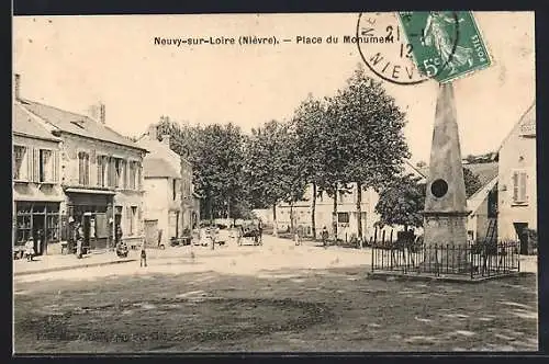 AK Neuvy-sur-Loire /Nièvre, Place du Monument