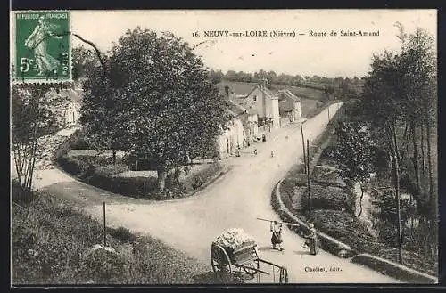 AK Neuvy-sur-Loire, Route de Saint-Amand avec charrette et village en arrière-plan