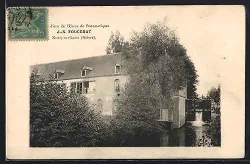 AK Neuvy-sur-Loire, Usine de Pneumatiques J.-S. Fougerat près de la rivière