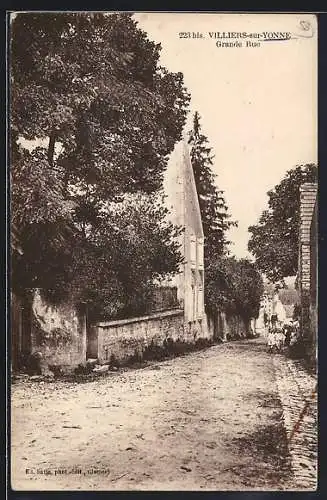 AK Villiers-sur-Yonne, Grande Rue avec maisons et arbres entlang de la rue