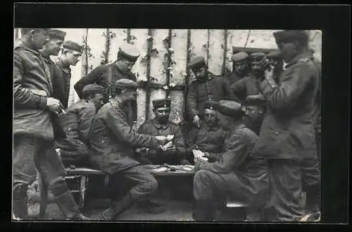 AK Soldaten in Uniform beim Kartenspiel