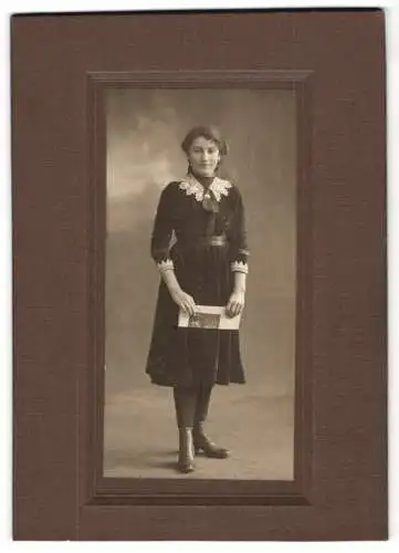 Fotografie Adolf Richter, Leipzig-Lindenau, Merseburger Str. 61, Junge Frau zur Konfirmation