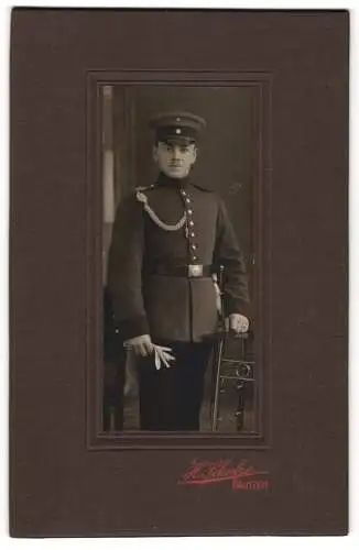 Fotografie H. Schulze, Bautzen, Junger Soldat in Uniform